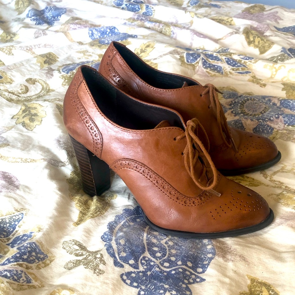 Size 6 brown leather heels by Franco Sarto